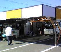 パーキング松本駐車場内の事務所にて受付いたします。
